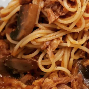 Tallarines con costillejas