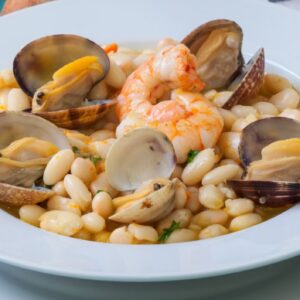 Habichuelas con marisco