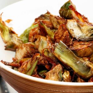 Revuelto de alcachofas con pollo